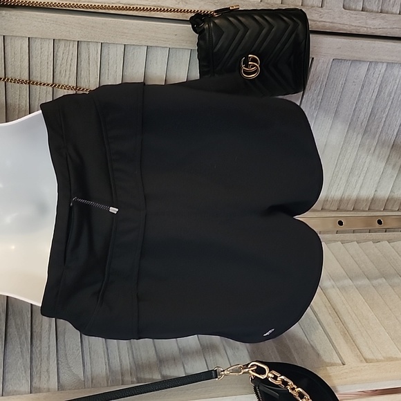 In motion workout shorts - Picture 7 of 9